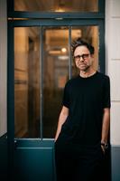 David Castello-Lopes est journaliste et humoriste.Chroniqueur dans l