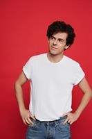 Un imitateur différent !Né en 1984 à Mulhouse, Michaël commence l'