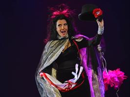 La fée Yogane est attendue par son mari pour une grande soirée… Il ne 