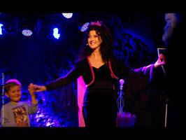 La fée Yogane est attendue par son mari pour une grande soirée… Il ne 