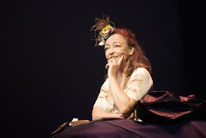 Catherine Frot sur son rocher