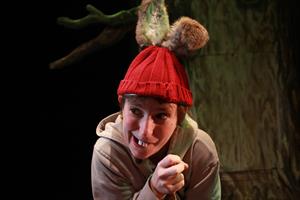 Marlaguette aime s'aventurer dans la forêt. Un jour, elle décide d'app