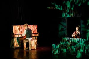 Un petit chaperon rouge moderne, adapté du célèbre conte du Père Casto