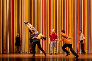 Des corps qui s’évitent, se bousculent, rebondissent pour montrer une 