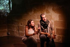 La princesse Aurore se réveille seule dans son château endormi. Saura-