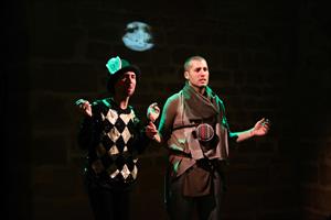 La princesse Aurore se réveille seule dans son château endormi. Saura-