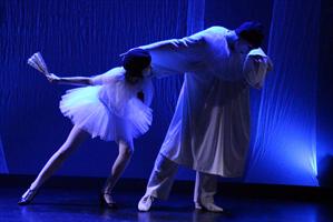 Une danseuse en tutu avec Pierrot