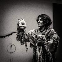 En quête des trésors des civilisations anciennes, qui vénèrent la natu