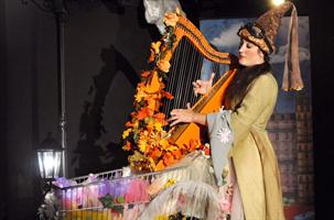 Une fée jouant de la harpe