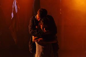 Une nuit, Roberto Zucco s’évade de la prison dans laquelle il a été in