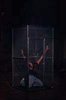 Une nuit, Roberto Zucco s’évade de la prison dans laquelle il a été in