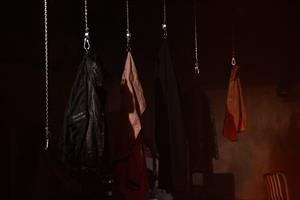 Une nuit, Roberto Zucco s’évade de la prison dans laquelle il a été in