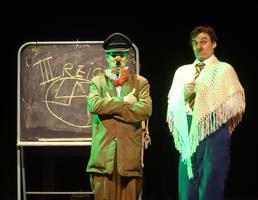 Deux clowns déguisés