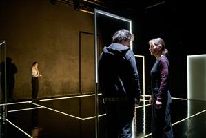 Lene a un grand rêve : aller seule explorer la cave familiale, zone so