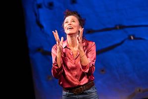 Les deux comédiennes sur scène