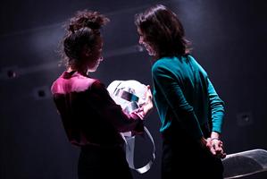 Les deux comédiennes sur scène