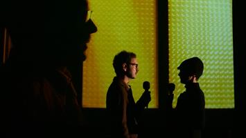 Une histoire d’amour par-delà le périphérique et au-delà des frontière