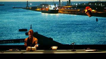 Une histoire d’amour par-delà le périphérique et au-delà des frontière