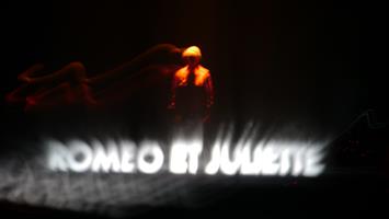 Une histoire d’amour par-delà le périphérique et au-delà des frontière