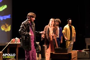 Le jeu pour s’unir les uns contre les autres ! Une pièce improvisée où