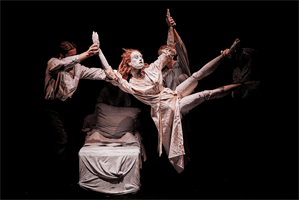 Dans son adaptation visuelle du célèbre mythe de Dracula, Yngvild Aspe