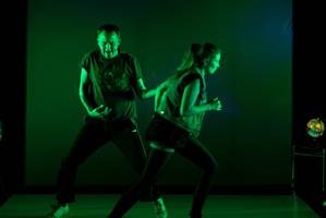 Mêlant cauchemar et réalité, humour noir et jeux de rôles, une sœur et