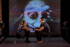 Mêlant cauchemar et réalité, humour noir et jeux de rôles, une sœur et