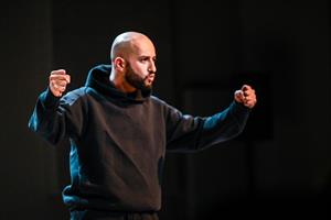 Théo Askolovitch sur scène