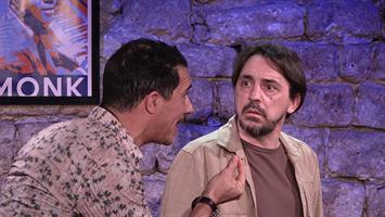 Deux hommes qui se parlent