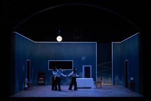 Le trio de comédiennes sur scène