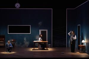 Le trio de comédiennes sur scène