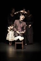 Un vieil homme hurle