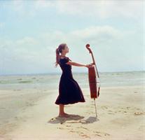 Dom La Nena et son violoncelle