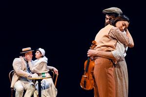 Orphée et Eurydice se font un calin