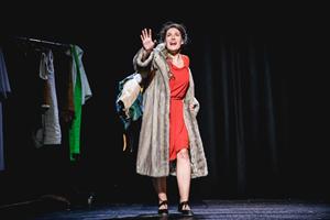 Une comédienne avec une peau d'âne