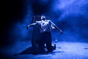 Un comédien sur scène