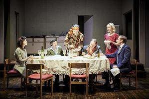 Une famille autour d'une table