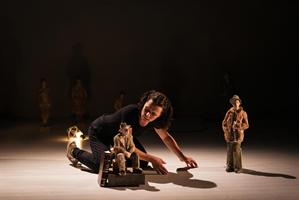 sculptures et photos de scène de c'était un samedi Irene bonnaud