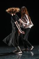 Laura Bachman avec Maion Barbeau En corps Klapish Danse contemporaine photos de scène