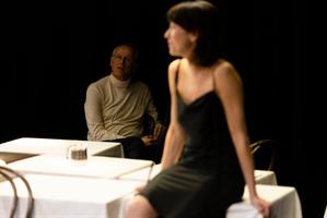 Natali Broods et Peter Van den Eede dans New Man Nouvel homme photos de Scène incendie aéroport