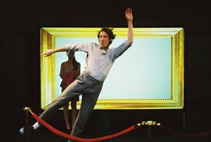 Stéphanie Aflalo s’associeAntoine Thiollier et nous invite à une visite guidée intime et déroutante, culturellement incorrecte, poétiquement pertinente.