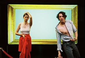 Stéphanie Aflalo s’associeAntoine Thiollier et nous invite à une visite guidée intime et déroutante, culturellement incorrecte, poétiquement pertinente.