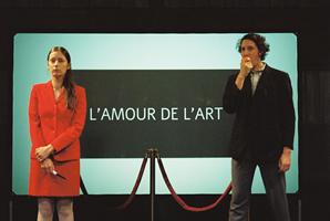 Stéphanie Aflalo s’associeAntoine Thiollier et nous invite à une visite guidée intime et déroutante, culturellement incorrecte, poétiquement pertinente.