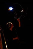 Dodo est un concert où le public est placé au centre du plateau, serré