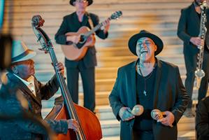 Deux photos du groupe