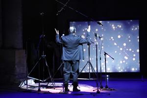 Une fresque foisonnante, aux musiques jaillissantes, sur un plateau qu