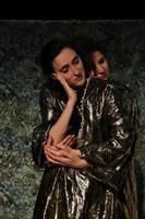 Avec ce conte initiatique inspiré de faits réels, l’autrice et metteus