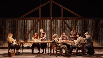 les comédiens autour de la table