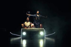 Lili dans une voiture