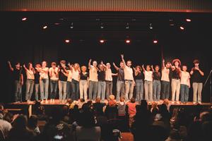 La troupe sur scène